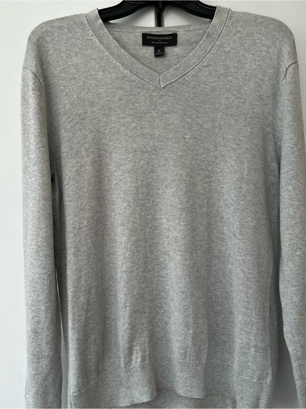 Banana Republic Men’s Premium Luxe Yarn Gray V-Neck Sweater Fall/Winter